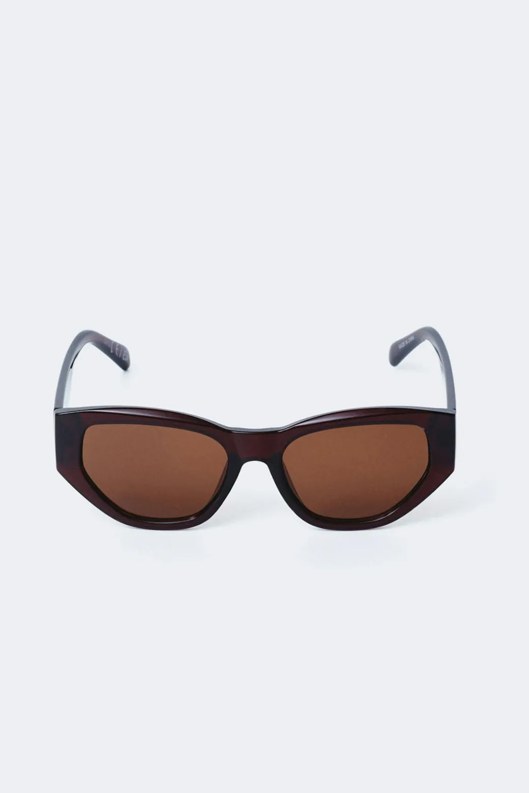 Angular cateye sunglasses