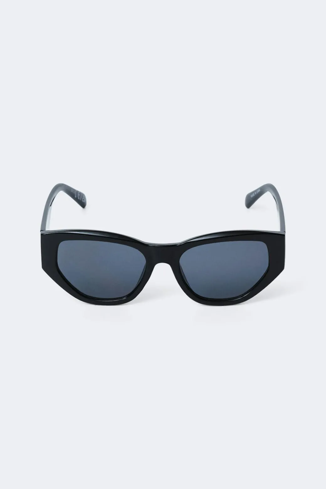 Angular cateye sunglasses