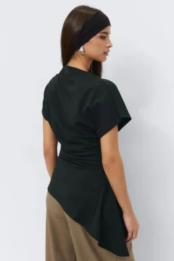 Asymmetric funnel neck top