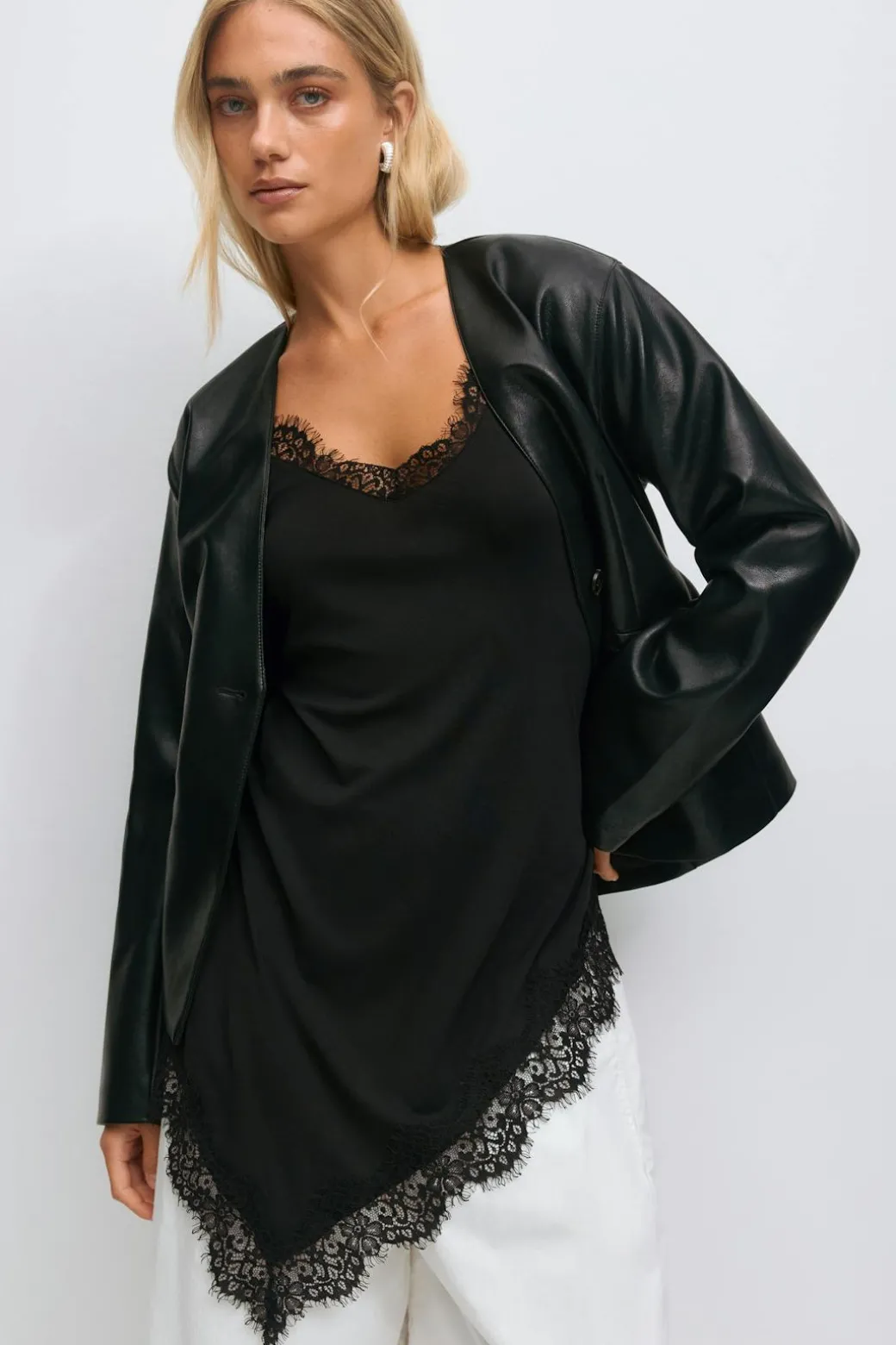 Asymmetric lace singlet