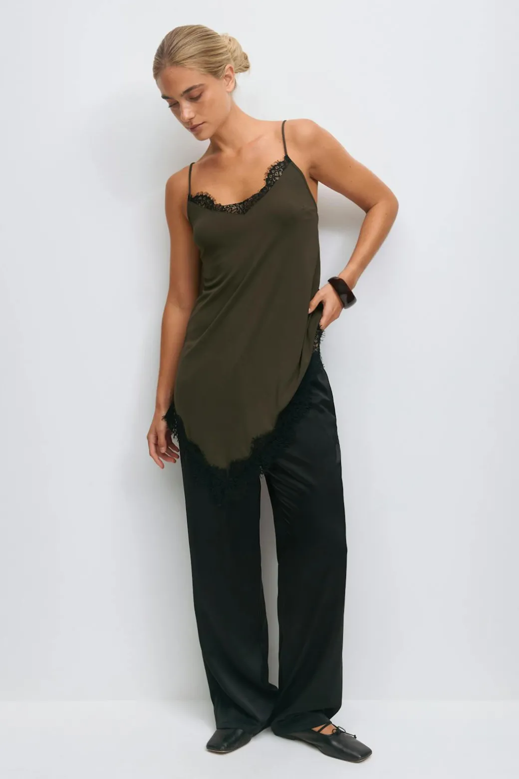 Asymmetric lace singlet