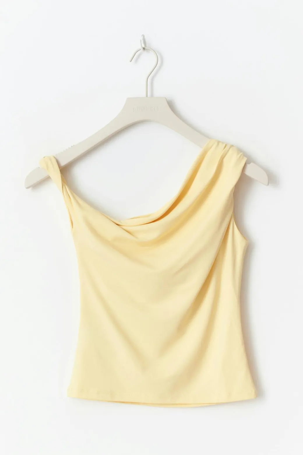 Asymmetric micro top