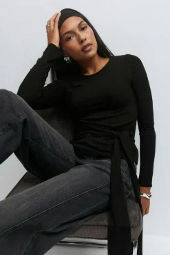 Asymmetric tie top