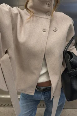 Belt cape jacket