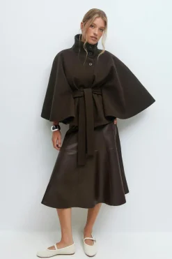 Belt cape jacket