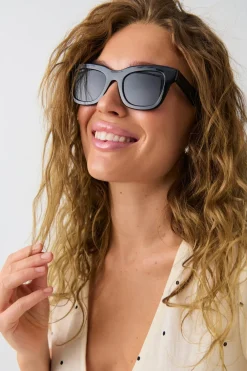 classic chunky sunglasses