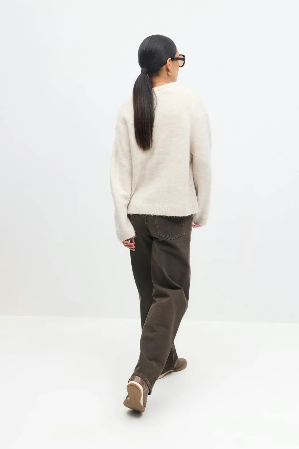 Crew neck knitted sweater