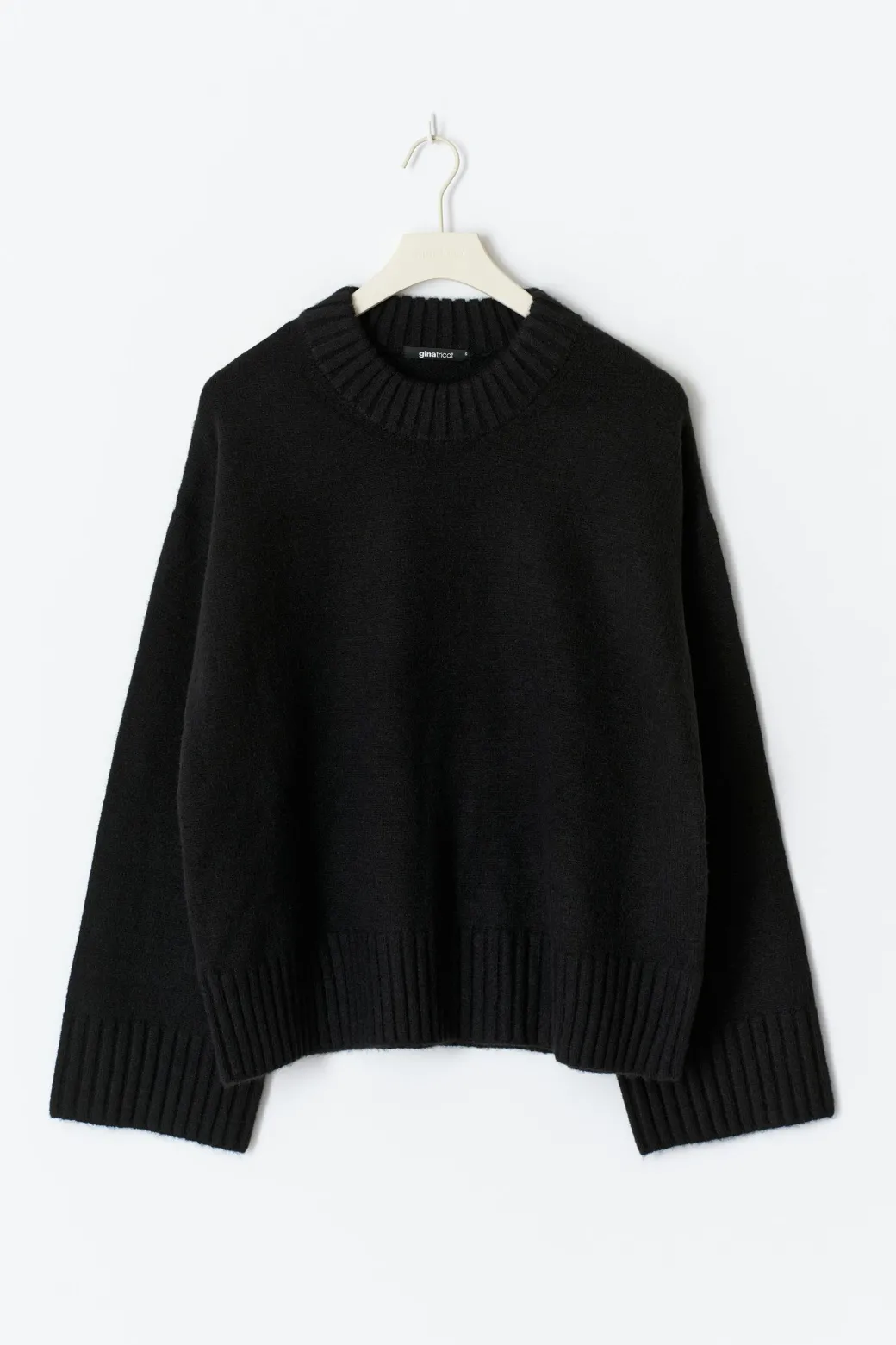 Crew neck knitted sweater