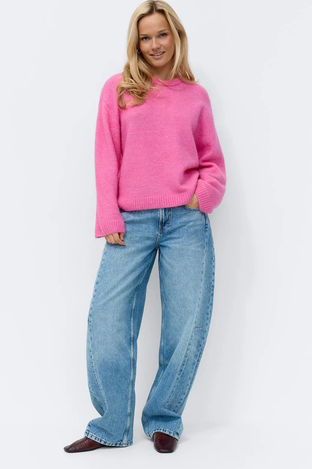 Crew neck knitted sweater