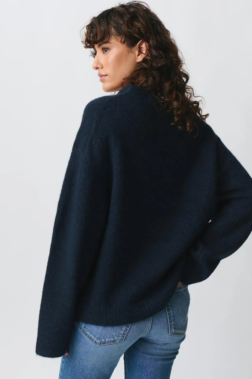 Crew neck knitted sweater