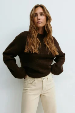 Crew neck knitted sweater