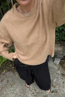 Crew neck knitted sweater