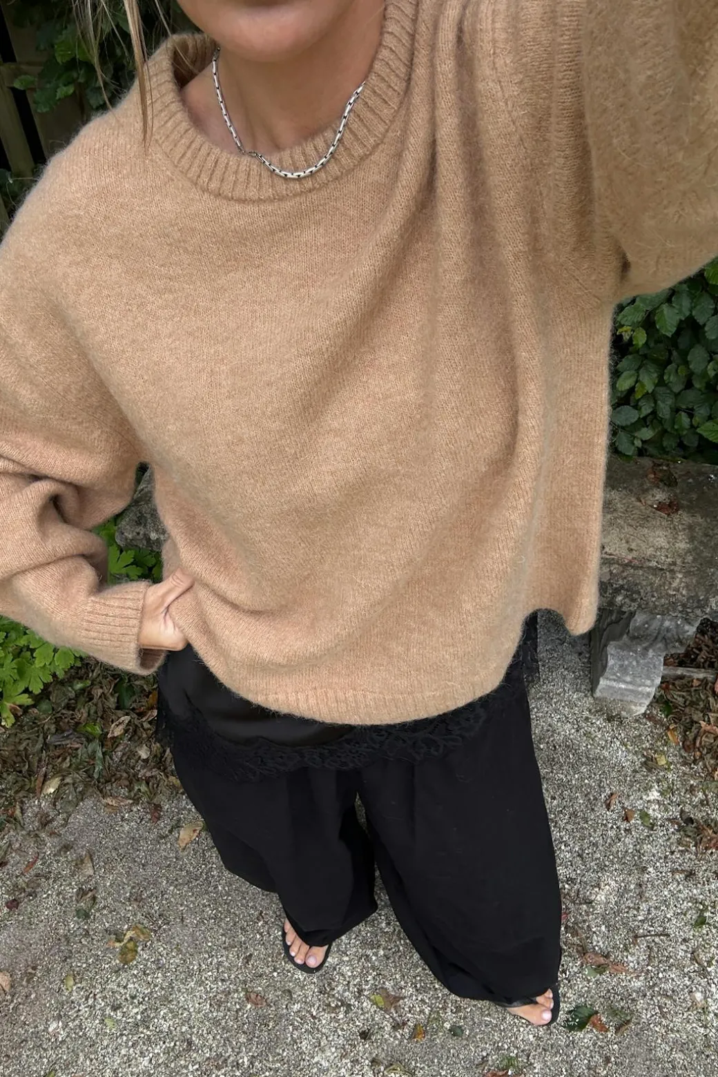 Crew neck knitted sweater
