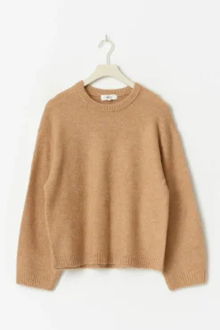 Crew neck knitted sweater