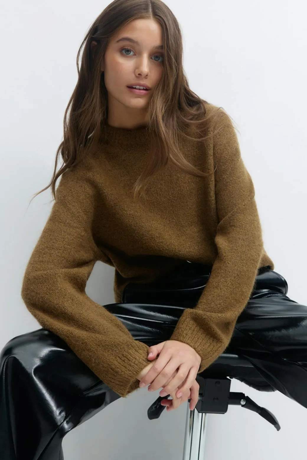 Crew neck knitted sweater