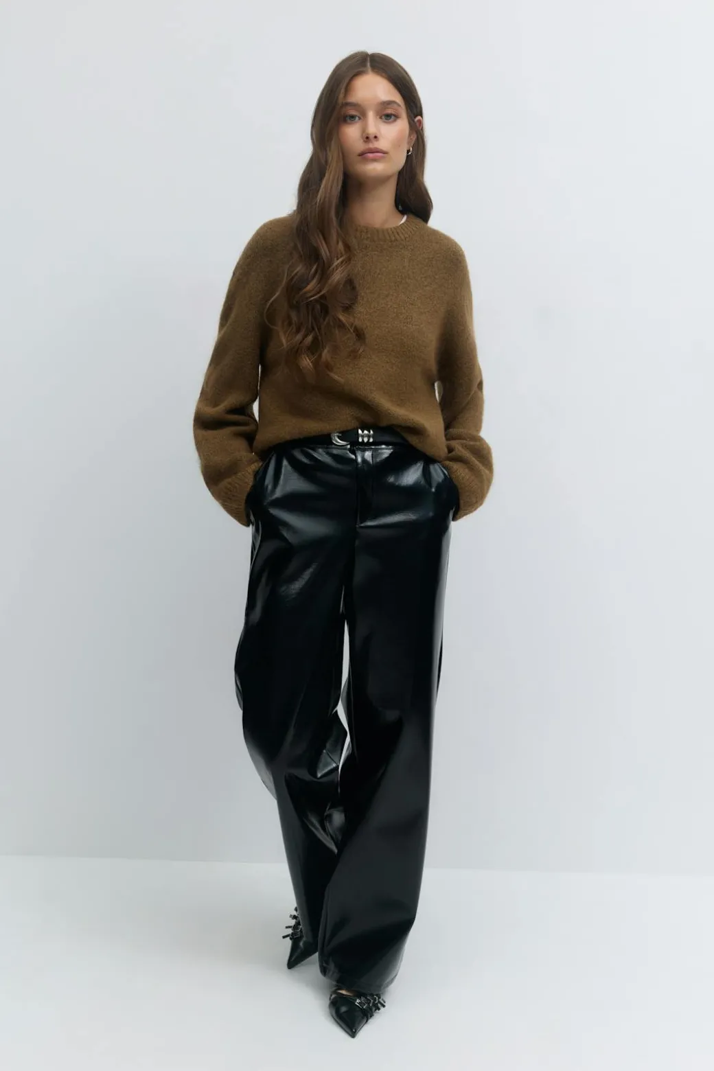 Crew neck knitted sweater