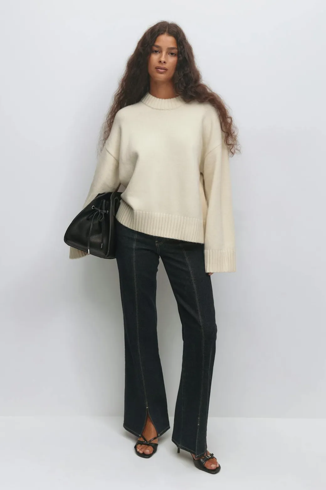 Crew neck knitted sweater