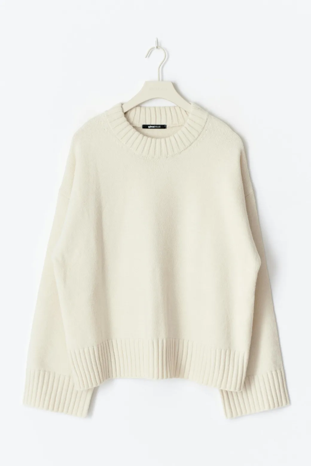 Crew neck knitted sweater