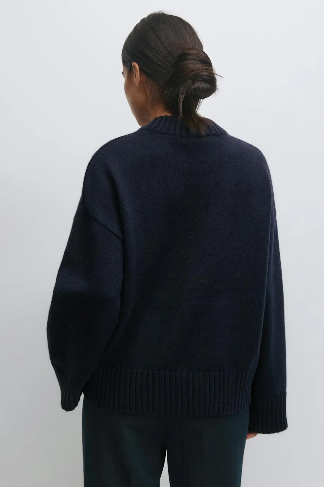 Crew neck knitted sweater