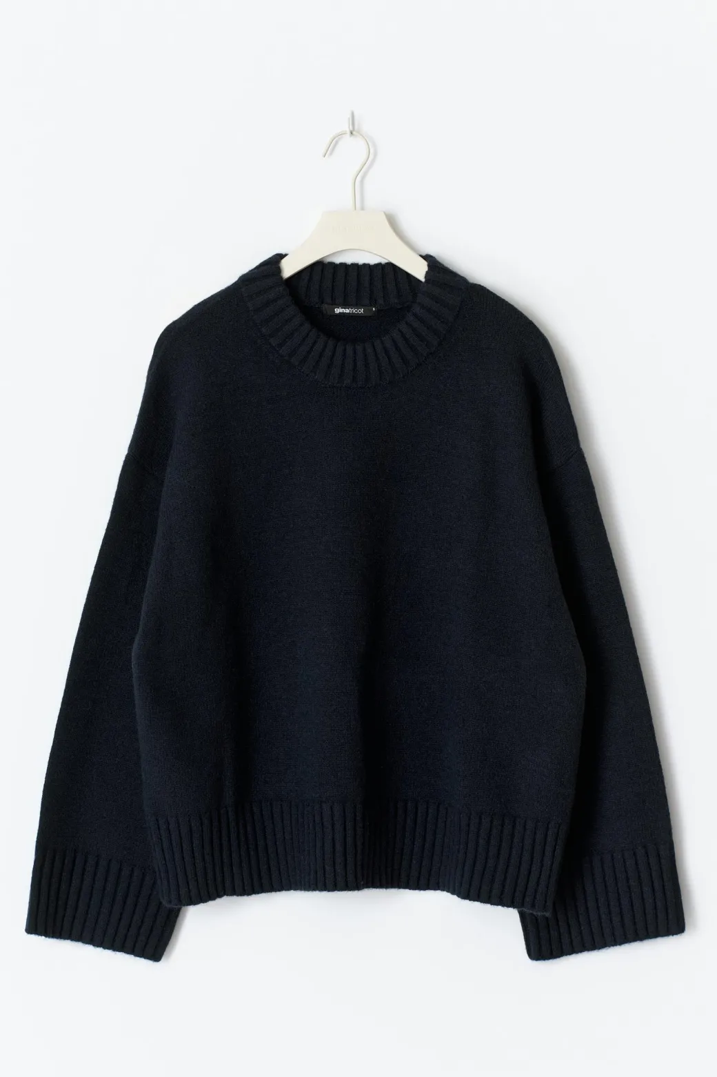 Crew neck knitted sweater