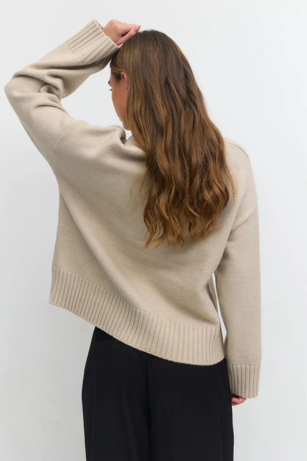 Crew neck knitted sweater