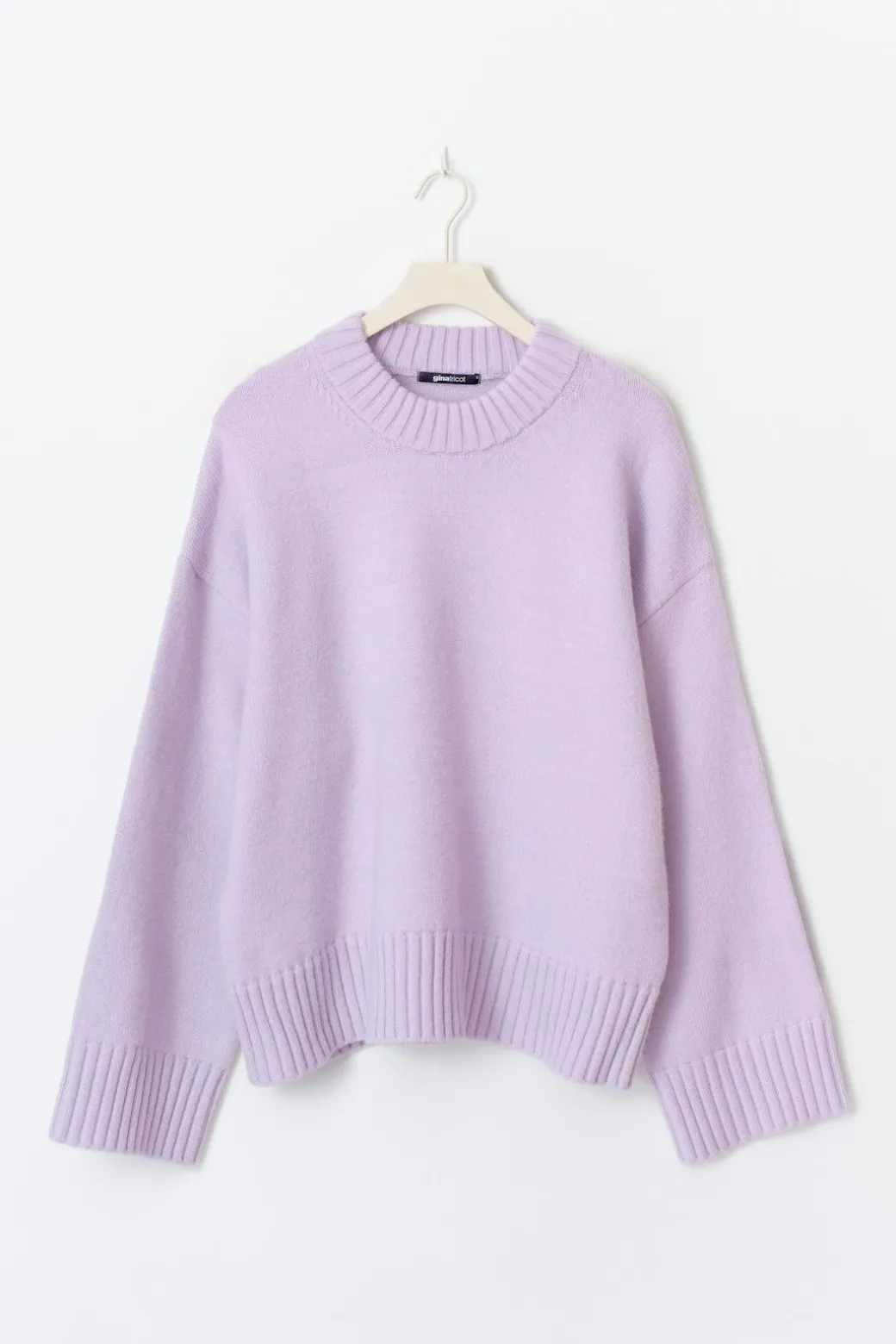 Crew neck knitted sweater