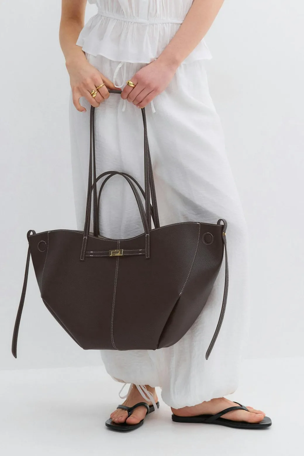 Detail strap tote bag