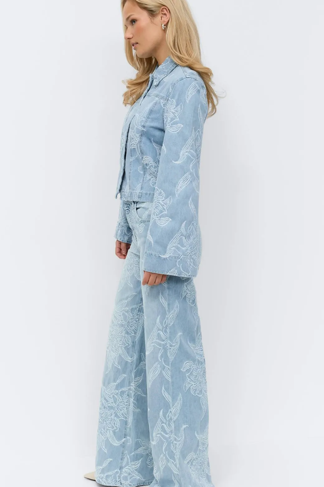 Embroidery jeans