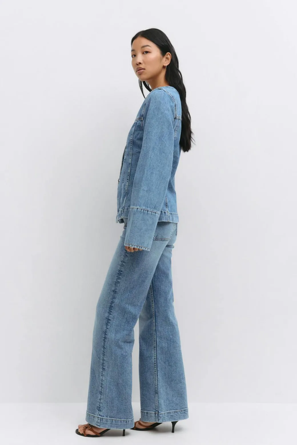Front pocket flare jeans