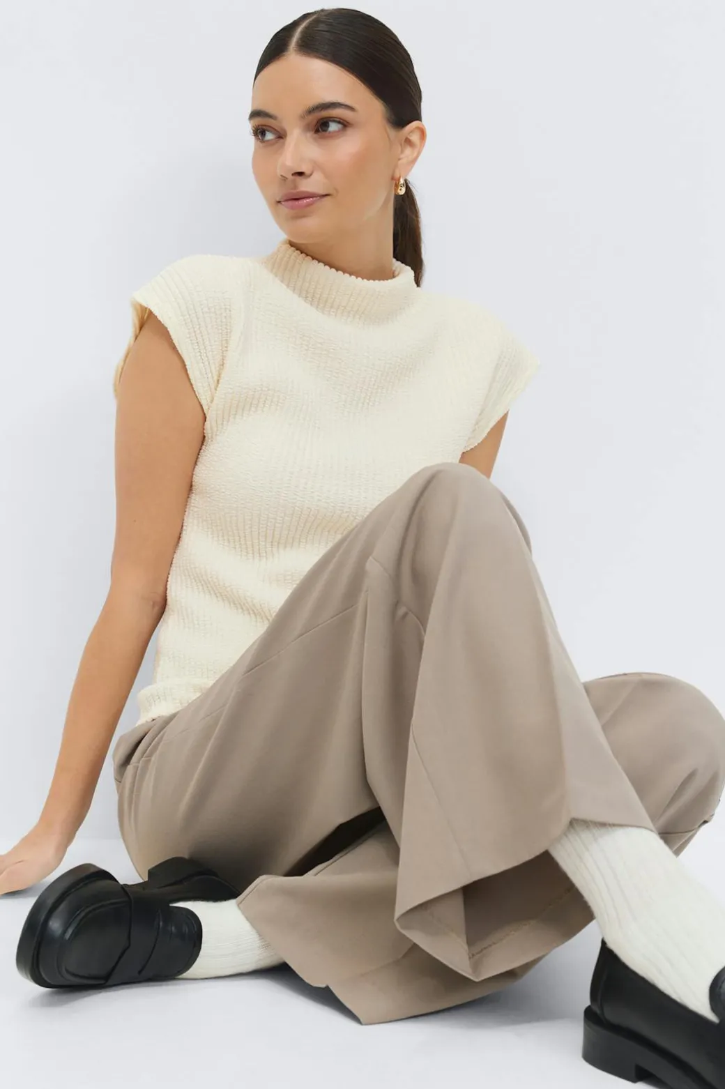 Funnel neck top