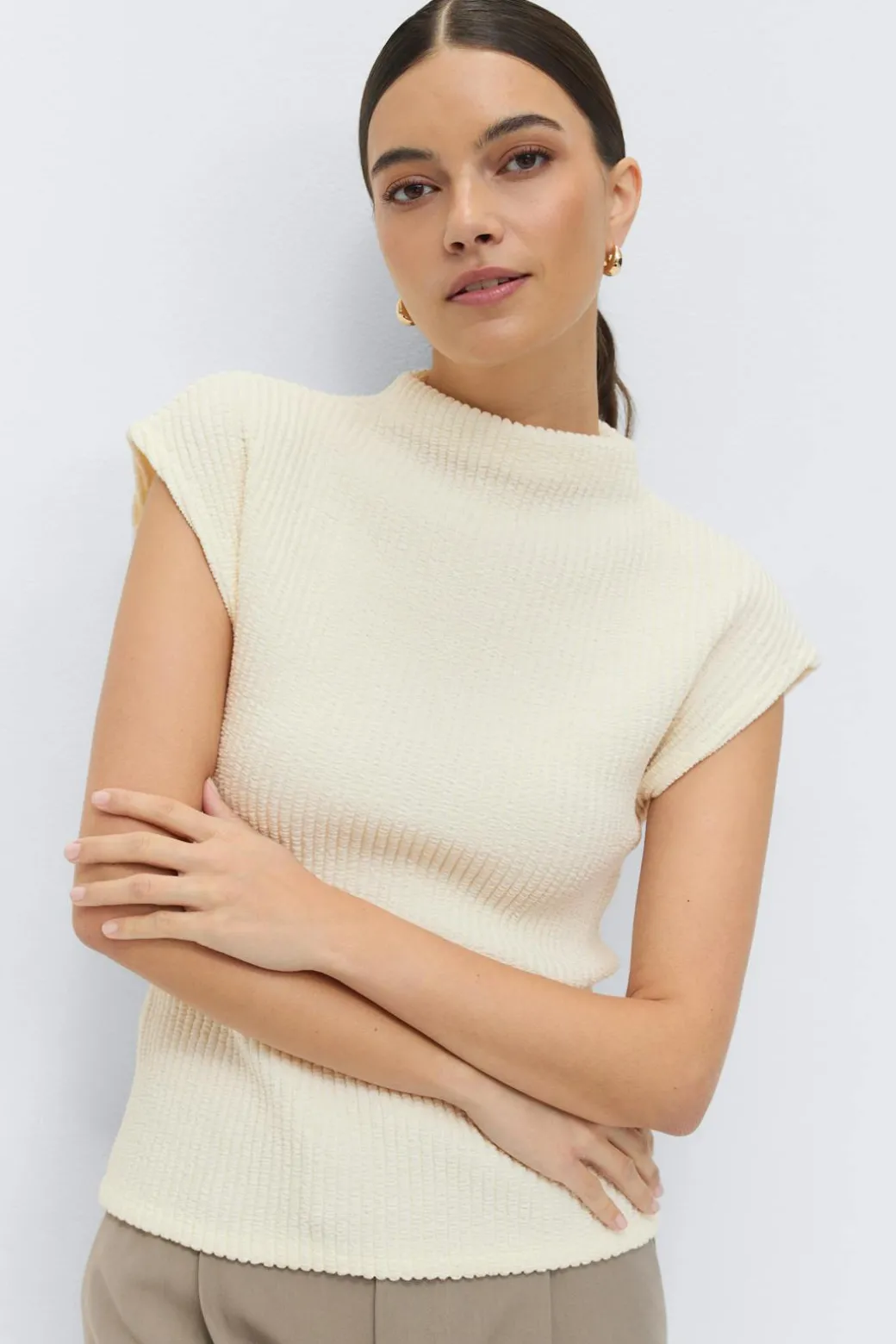 Funnel neck top