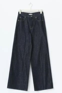 High and wide jeans