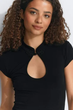 Keyhole top