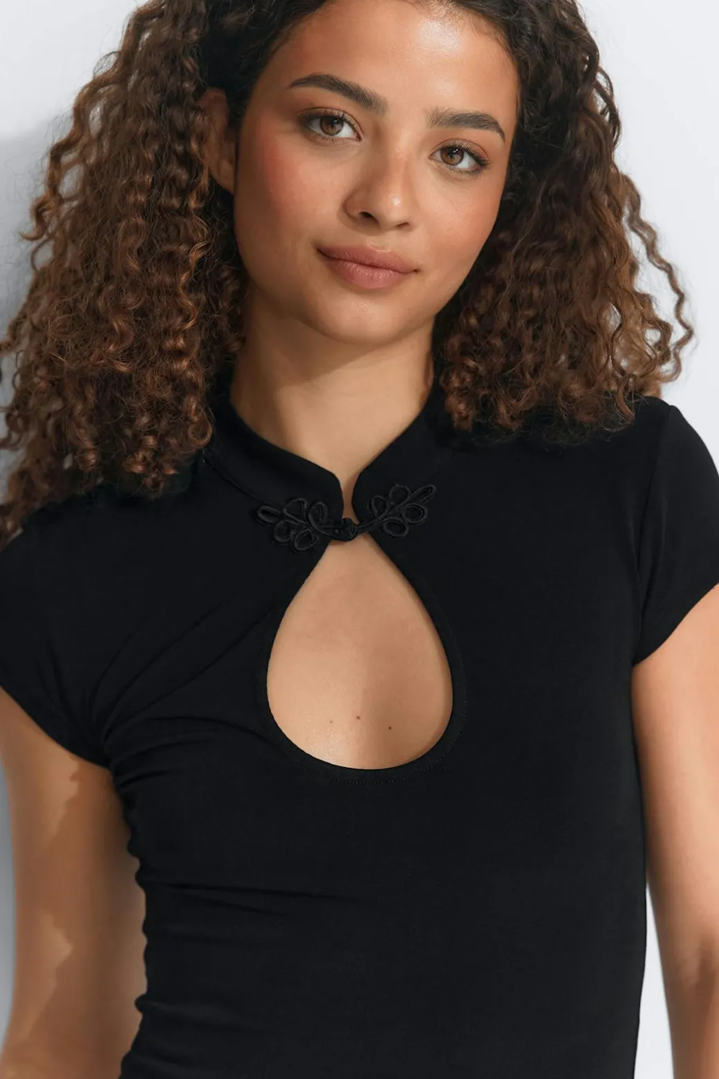 Keyhole top