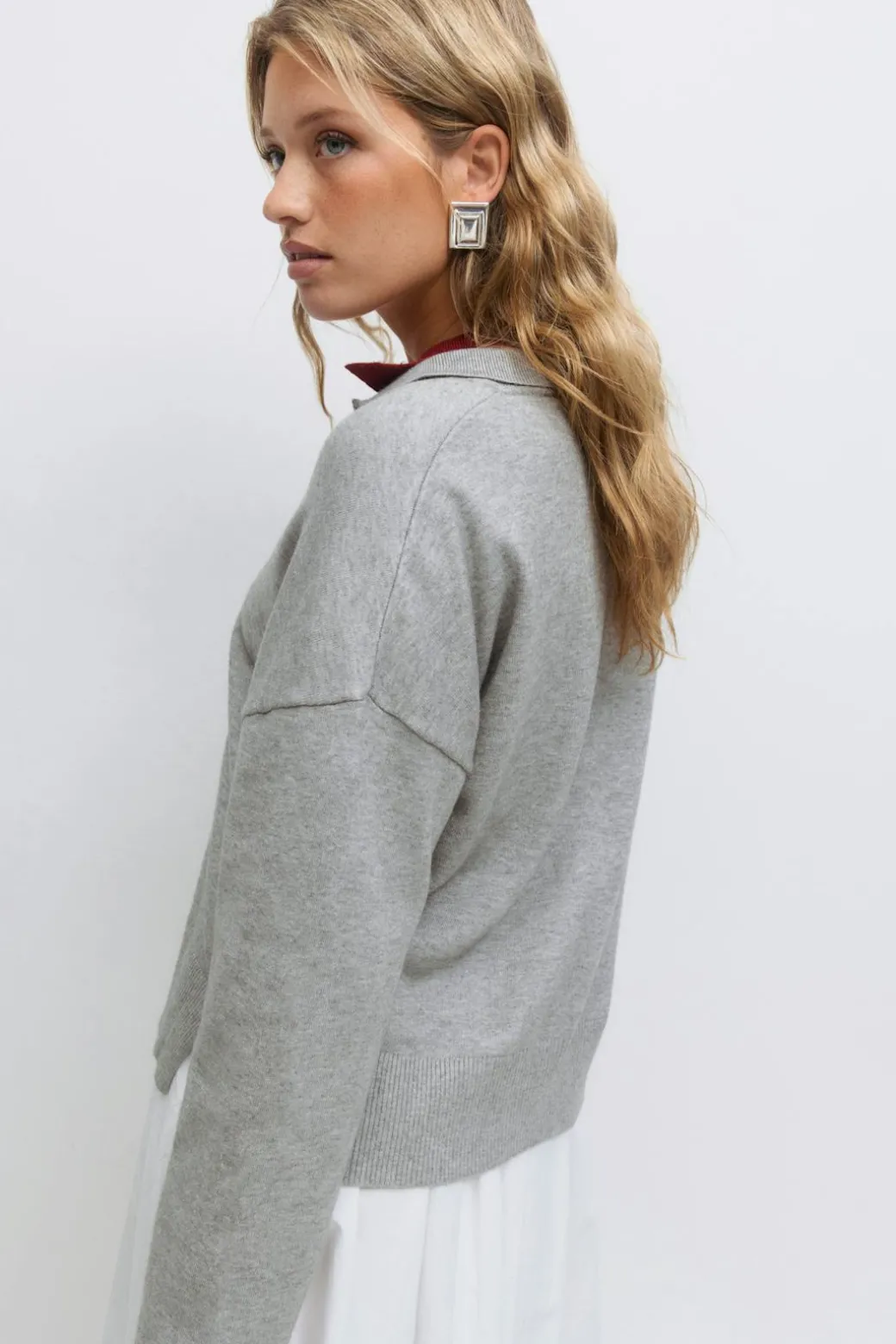 Knitted collar sweater