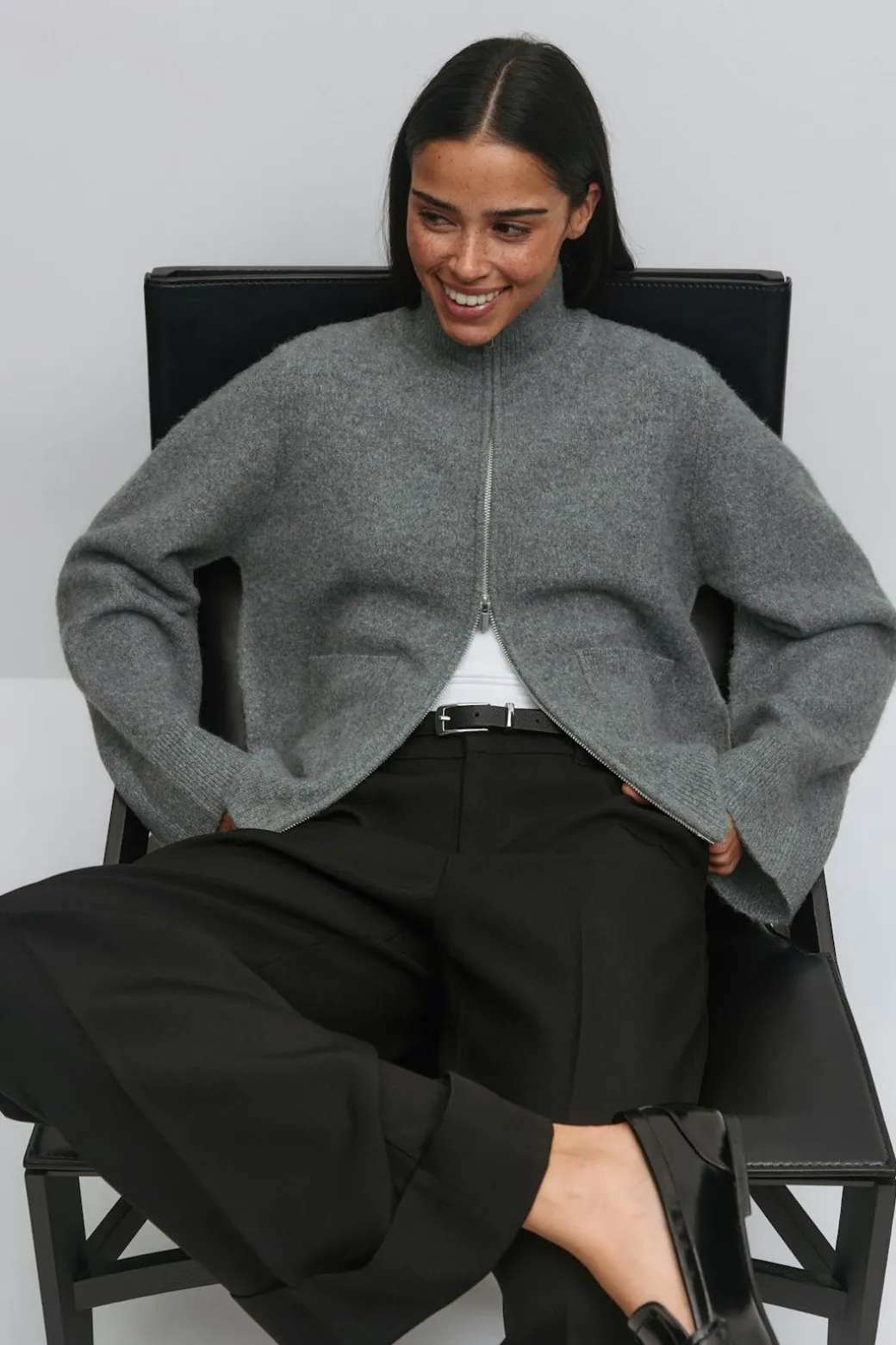 Knitted pocket cardigan