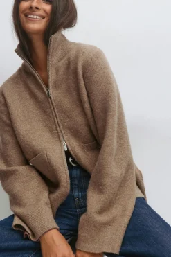 Knitted pocket cardigan