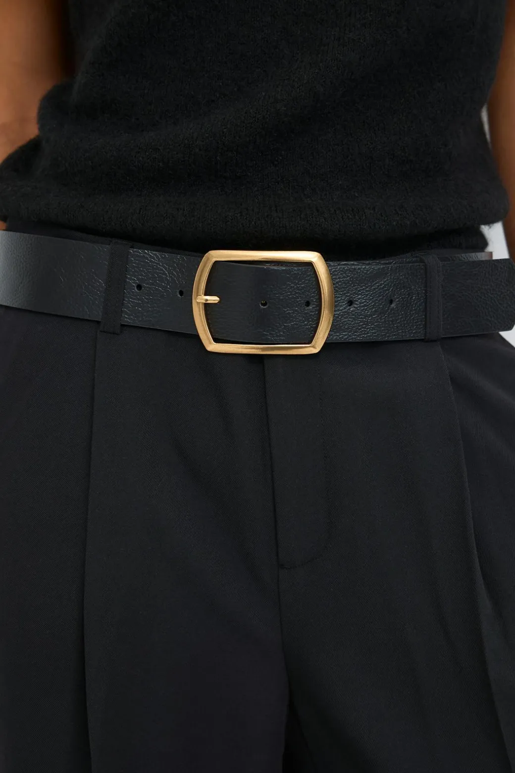 Large buckle belt