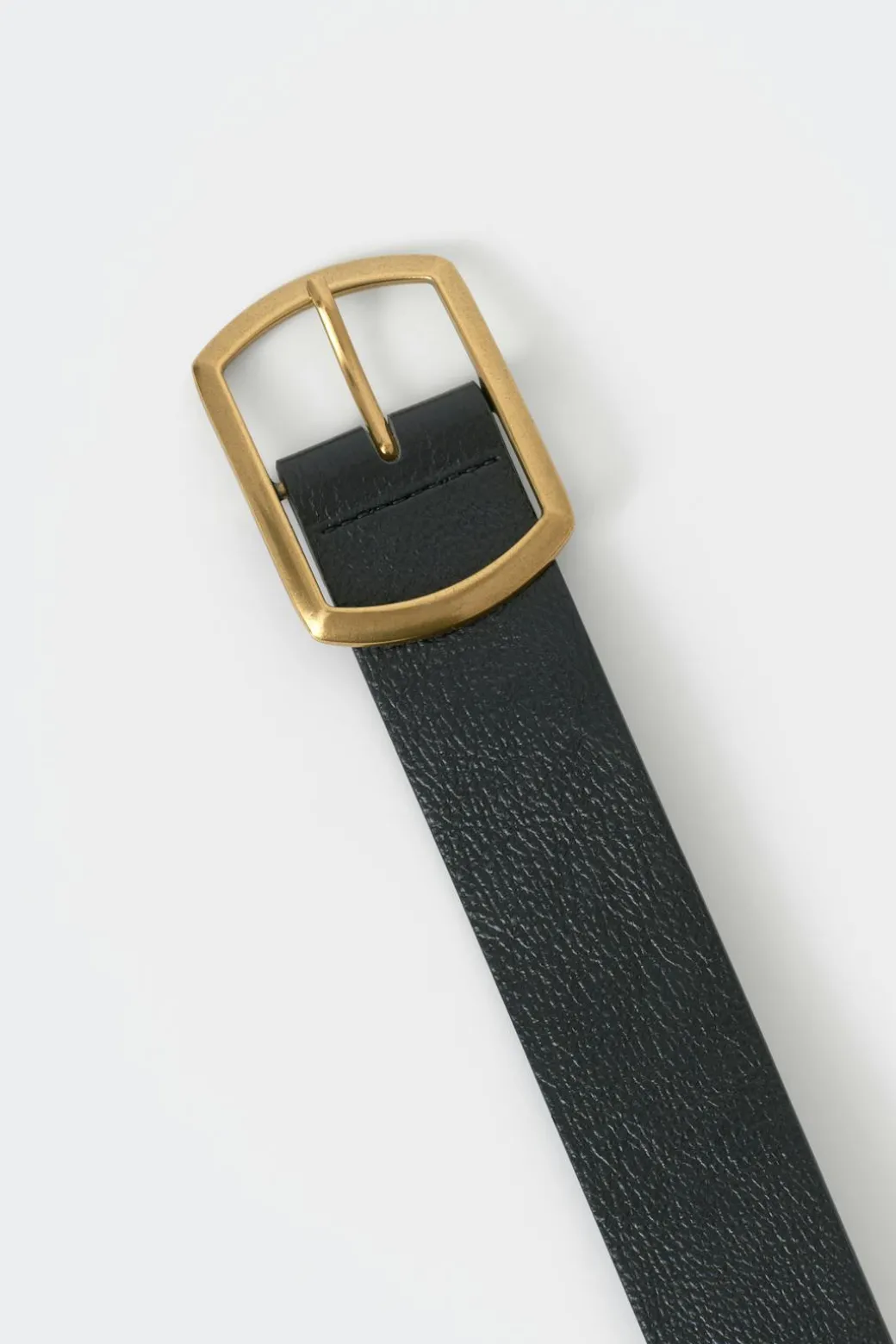 Large buckle belt