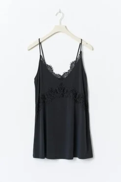 Long lace singlet