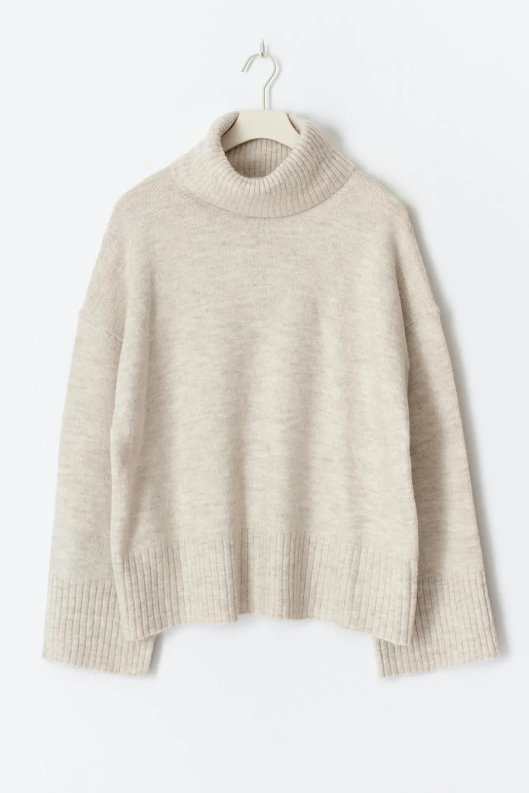 Long sleeve knitted sweater
