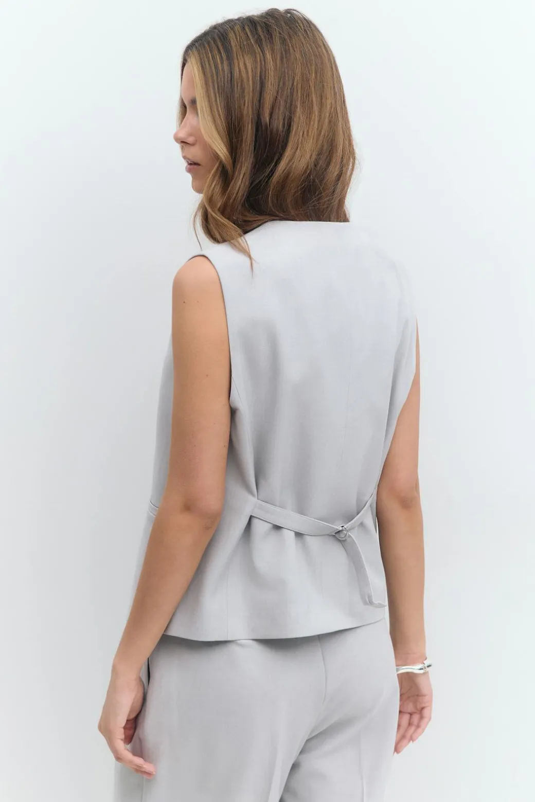 Loose tailored vest