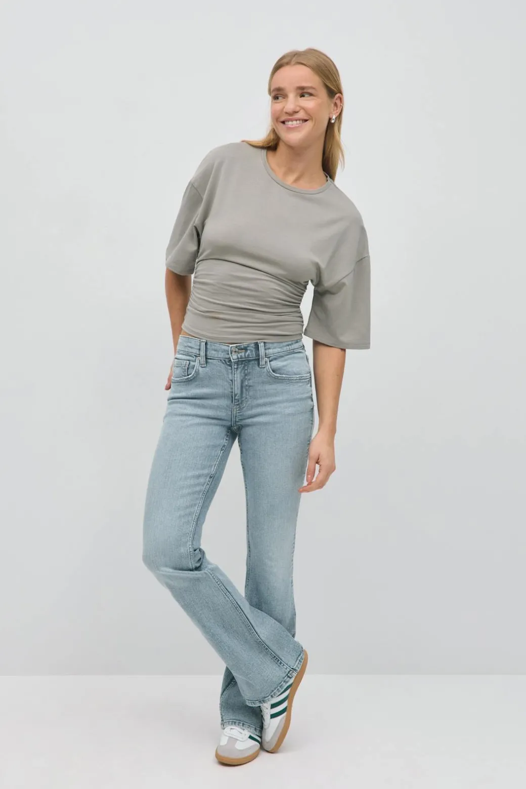 Low waist bootcut jeans