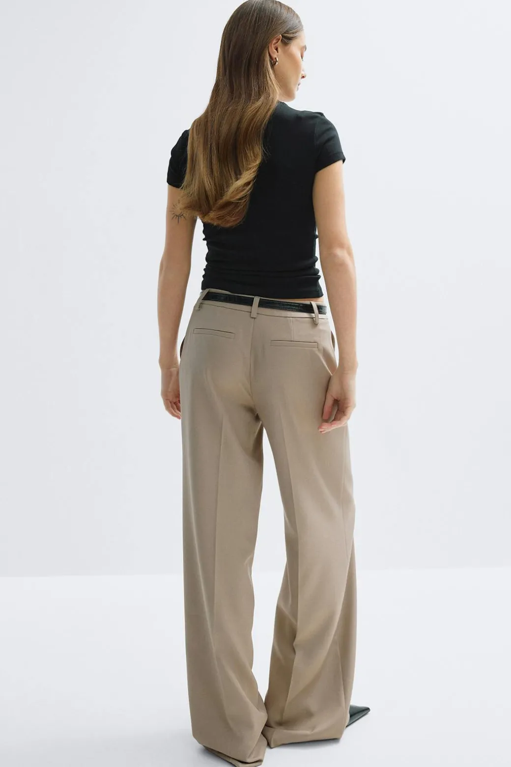 Low waist trousers