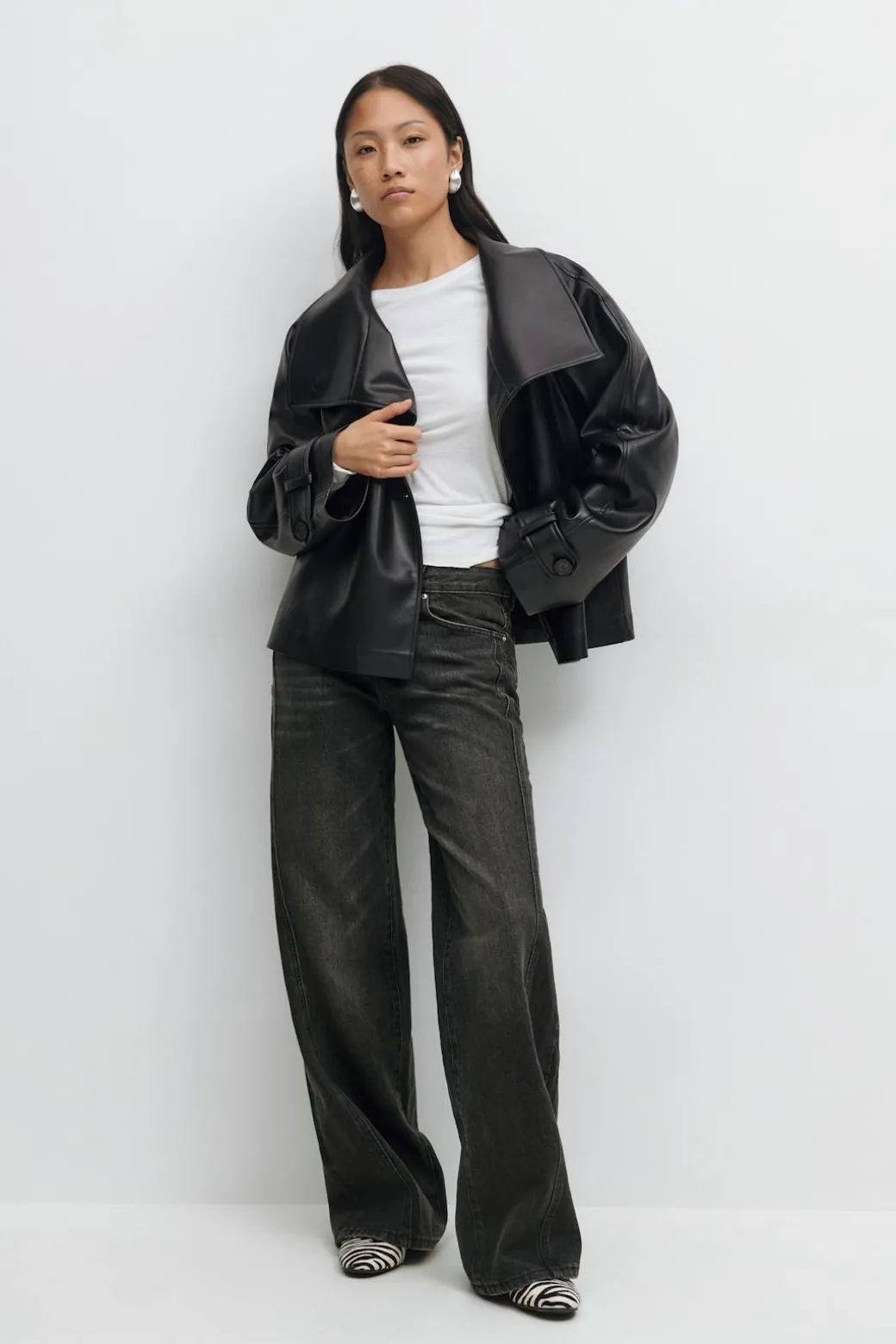 Low wide front seam jeans