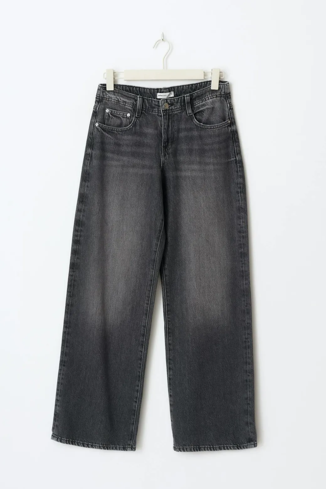 Low wide jeans