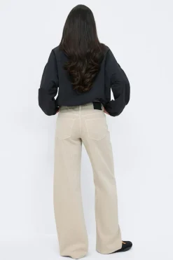 Low wide jeans