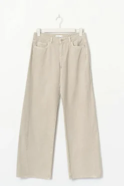 Low wide jeans