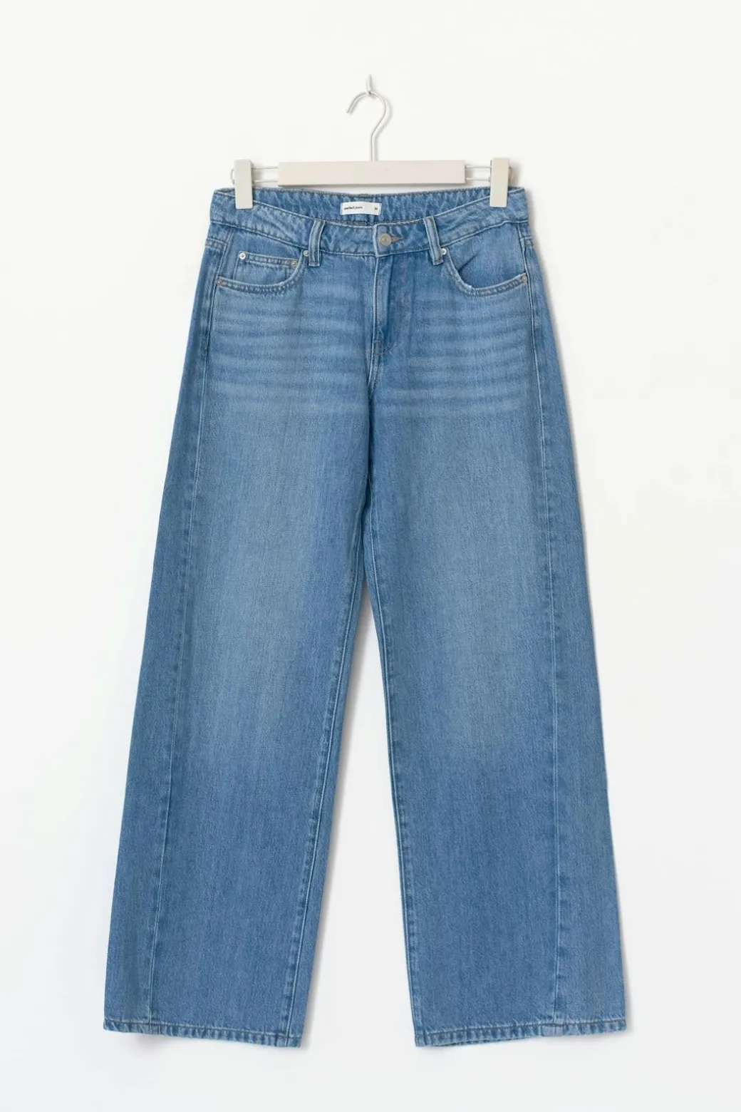 Low wide jeans