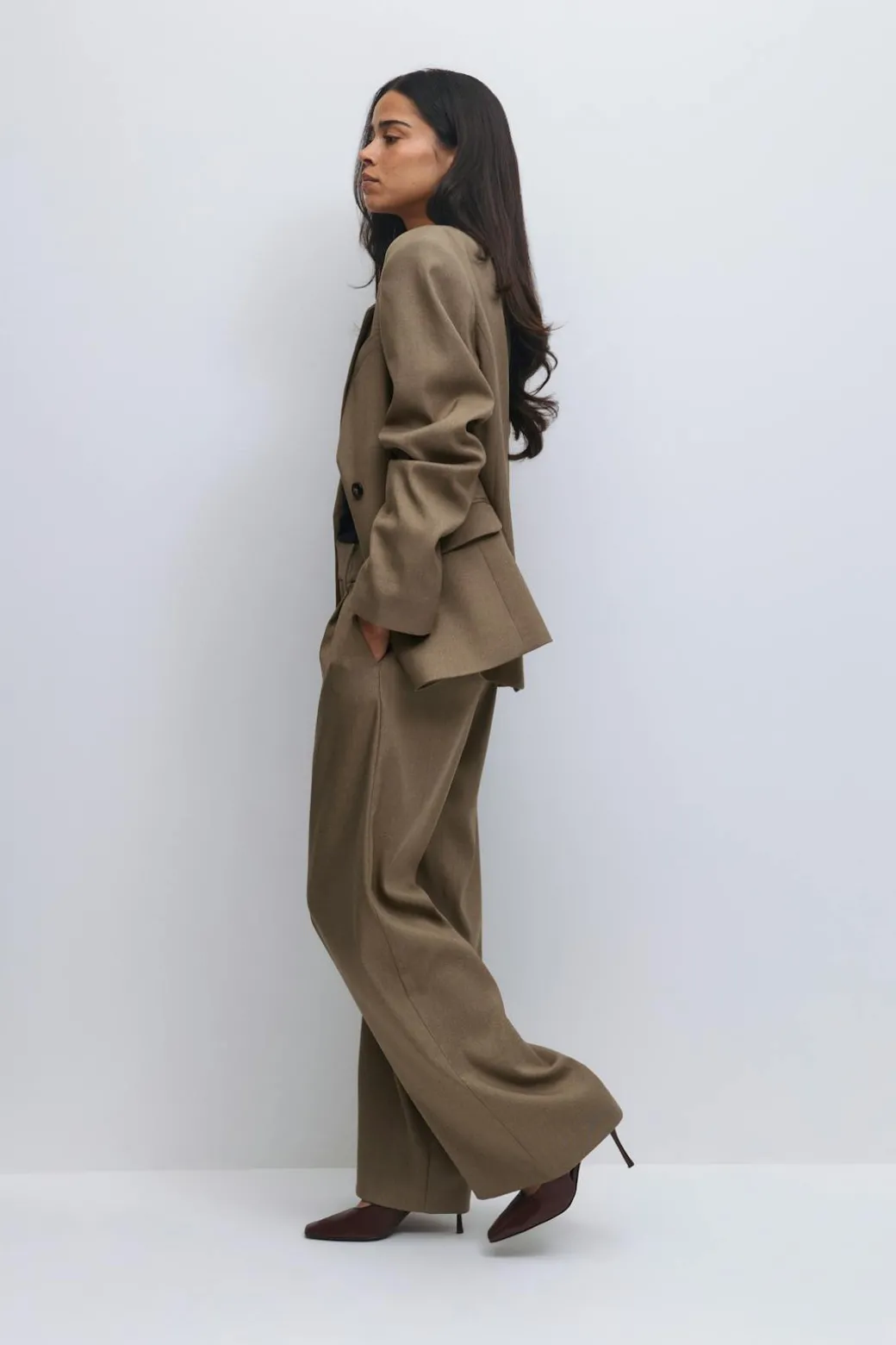 Low wide pleated trousers